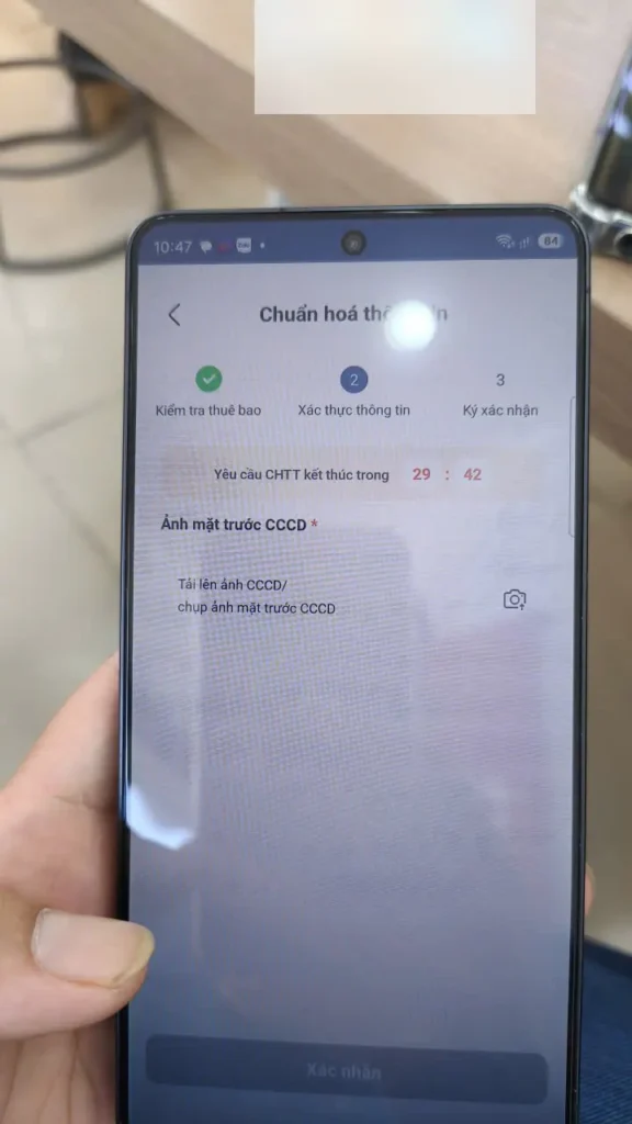 Tải lên hoặc chụp mặt trước CCCD trên ứng dụng My MobiFone